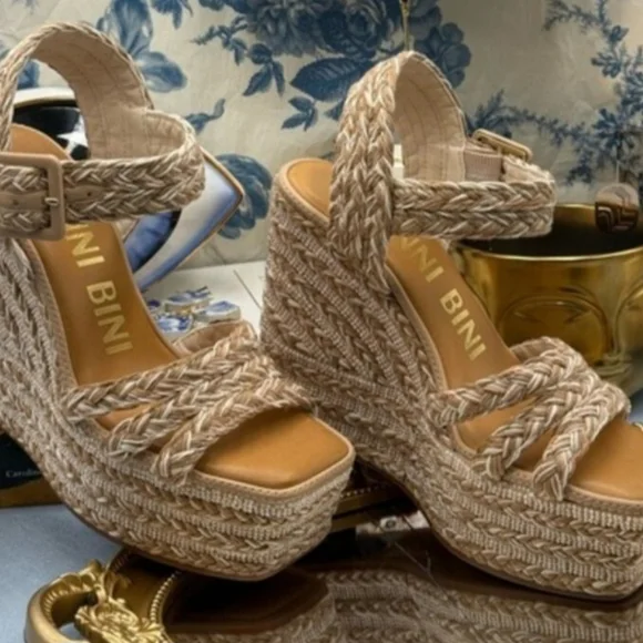 NWOT Gianni Bini Tan Wedge Espadrilles with Woven Braided Straps And Beaded - Picture 2 of 9